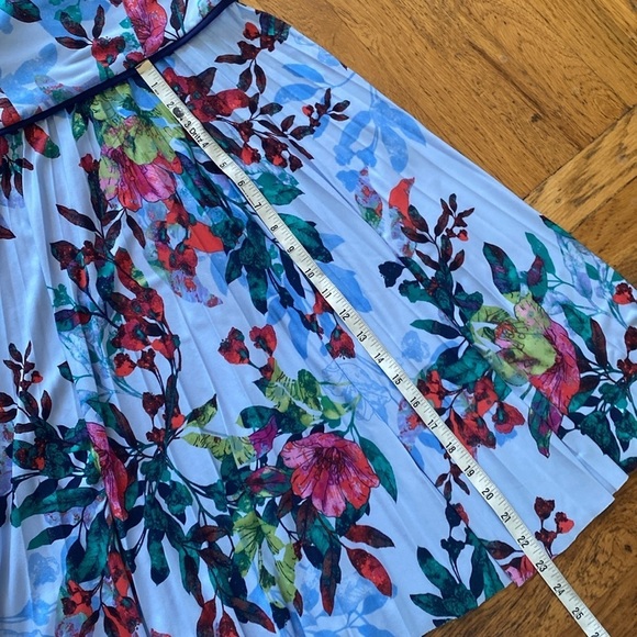 Maggy London Pleated Fit & Flare Floral Dress Size 2 - Picture 9 of 13